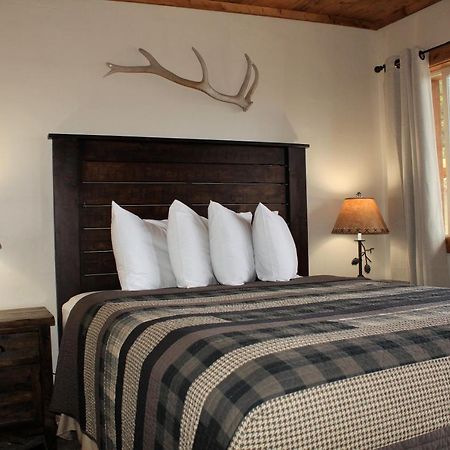 Elkhorn Cabins And Inn West Yellowstone Exterior photo