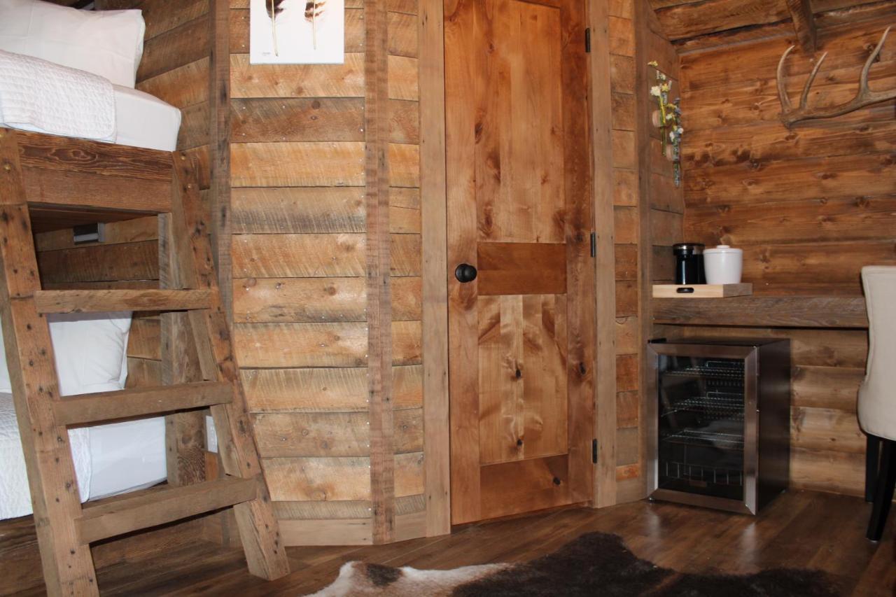 Elkhorn Cabins And Inn West Yellowstone Room photo