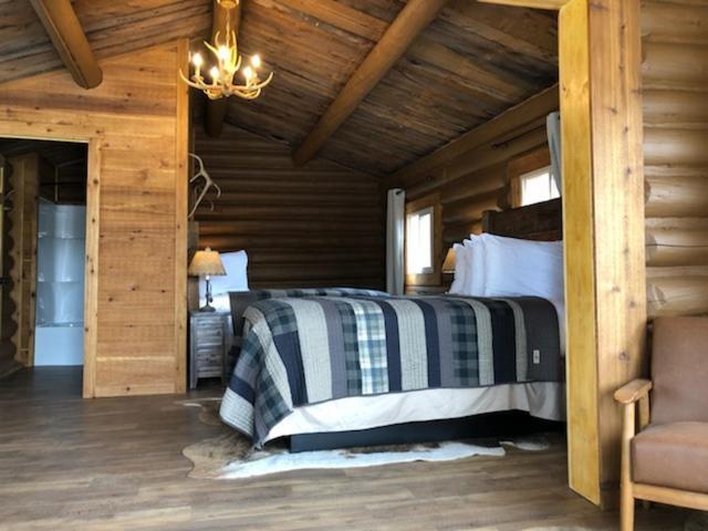 Elkhorn Cabins And Inn West Yellowstone Room photo