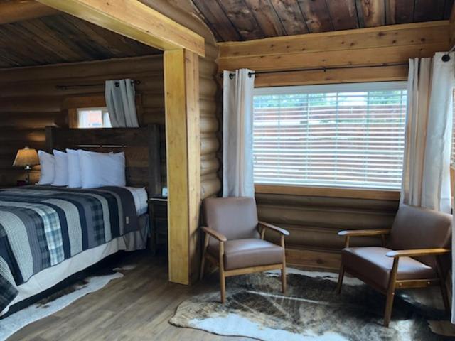 Elkhorn Cabins And Inn West Yellowstone Room photo