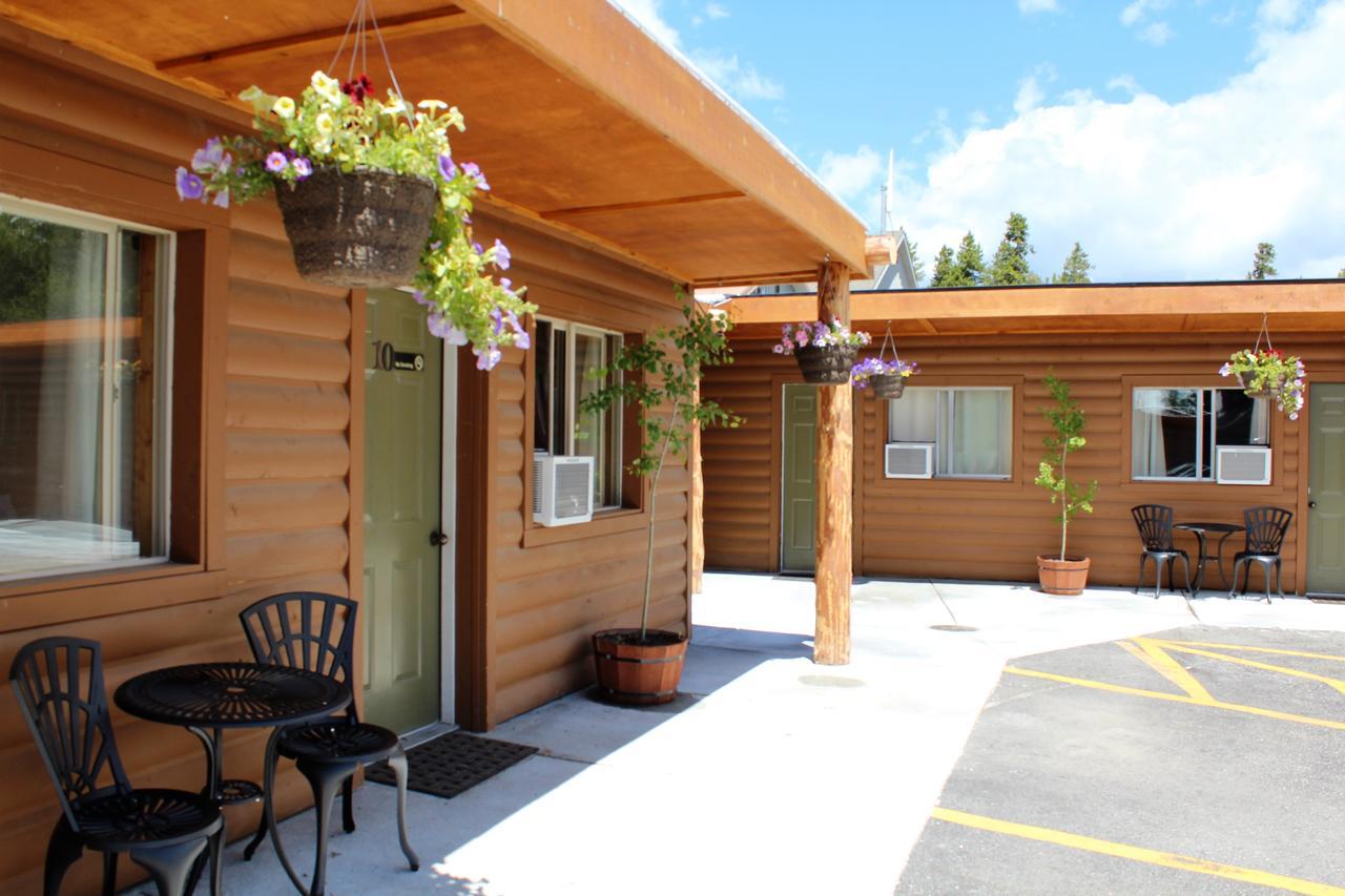 Elkhorn Cabins And Inn West Yellowstone Exterior photo