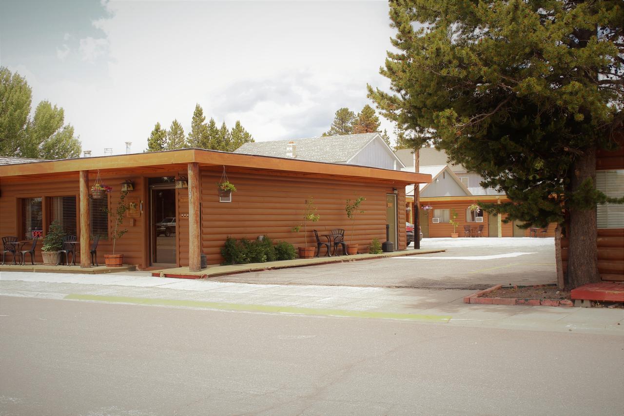 Elkhorn Cabins And Inn West Yellowstone Exterior photo