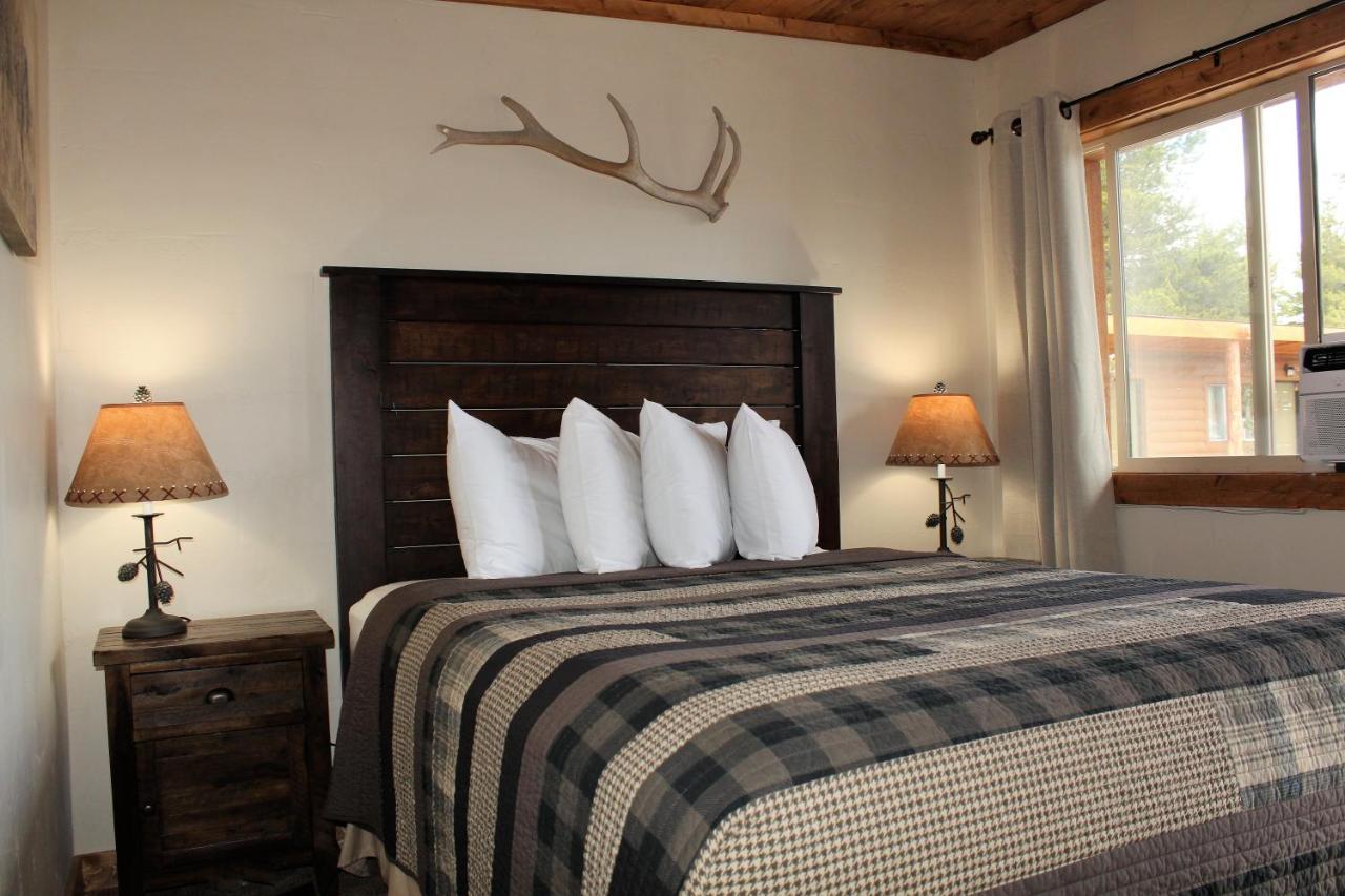 Elkhorn Cabins And Inn West Yellowstone Exterior photo