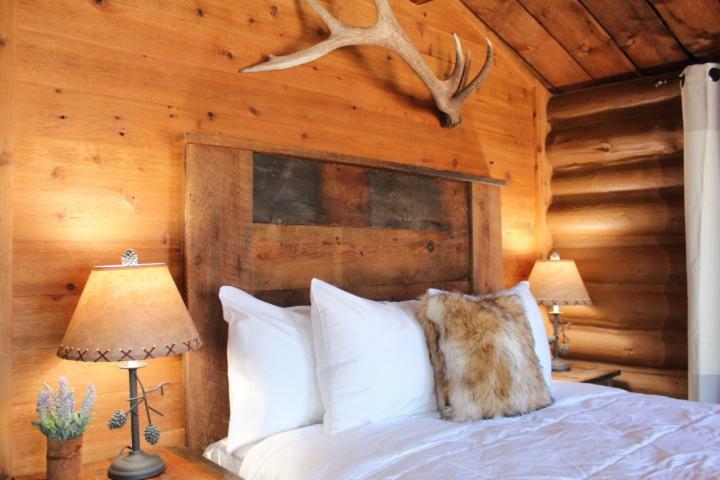 Elkhorn Cabins And Inn West Yellowstone Exterior photo